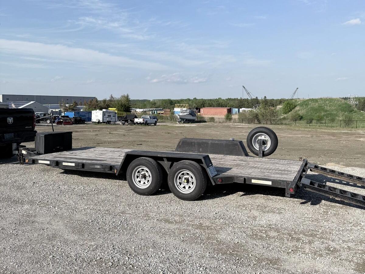 18 ft wood-deck car hauler trailer for rent in York Region